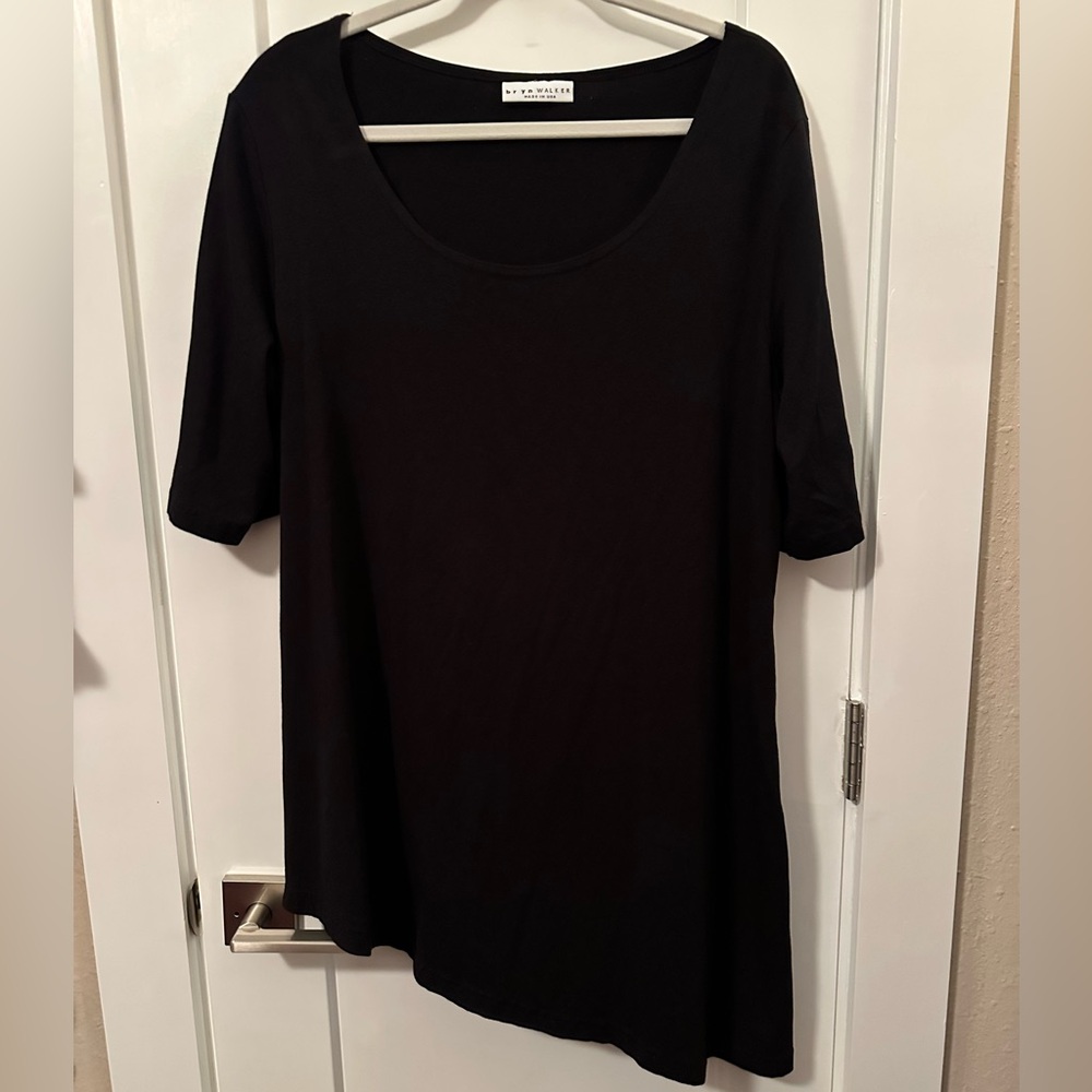 Bryn Walker black short-sleeved tunic top with an asymmetrical hem. XL